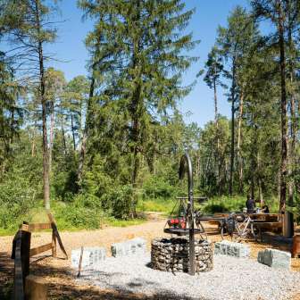 The barbecue area at the Trailcenter in Thusis