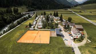 The tennis courts at Camping Splügen