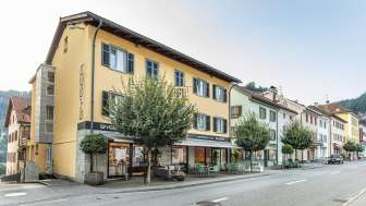 Gyger Confiserie - Restaurant - B&B in Thusis in summer