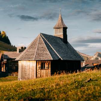 The wooden church of Obermutten in the fall