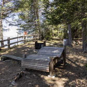 The Thusisblick viewpoint and fireplace near Feldis