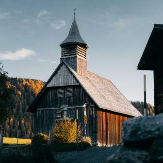 The wooden church of Obermutten in the fall