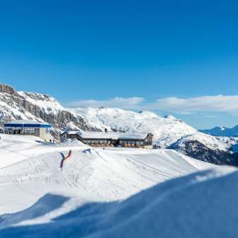 The mountain station of the Splügen-Tambo ski area with the Tanatzhöhi restaurant