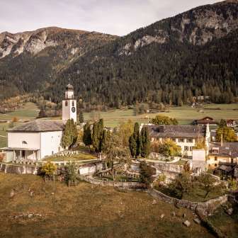 Andeer with the Reformed Church in the fall