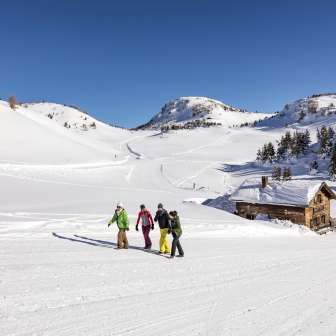 The Feldis ski hut is located directly on the ski slope and on the winter hiking trail