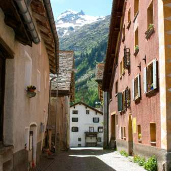 An alley in the village of Hinterrhein