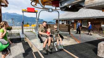 Mutta Sport is located directly at the valley station of the Feldis-Mutta chairlift Mutta Sport is located directly at the valley station of the Feldis-Mutta chairlift