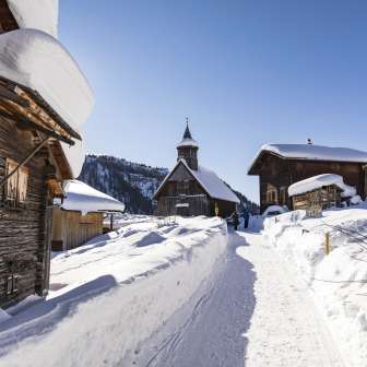 Obermutten in winter