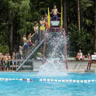 The diving platform at the Thusis swimming pool