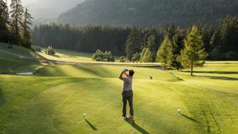 The 18-hole golf course in Alvaneu Bad is one of the most beautiful golf courses in Graubünden