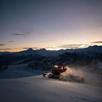 Drive the Pistenbully yourself in Feldis