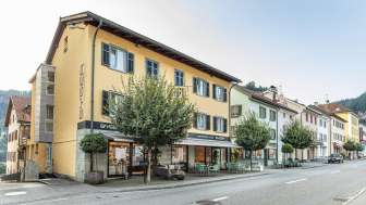 Gyger Confiserie - Restaurant - B&B in Thusis in summer
