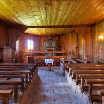 The wooden church of Obermutten from the inside