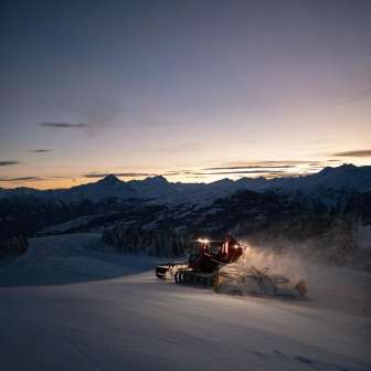 Drive the Pistenbully yourself in Feldis