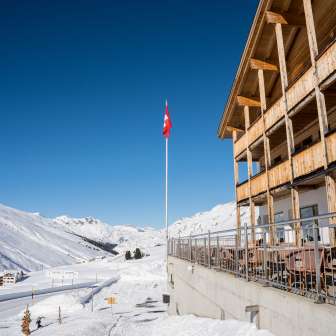 The terrace of the Hotel Avers in winter