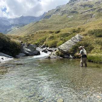 Guest fly fishing in the Rheinwald