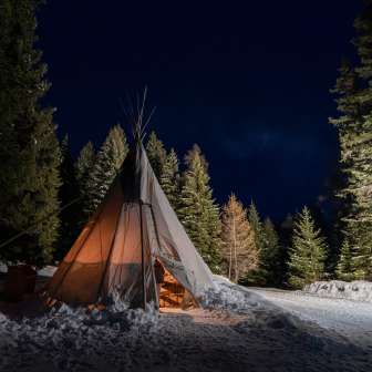 The tipi at the toboggan bar in the evening