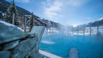 The indoor pool of the Mineralbad Andeer