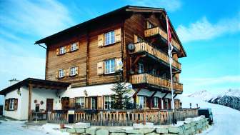 The Gasthaus Post in Obermutten in summer