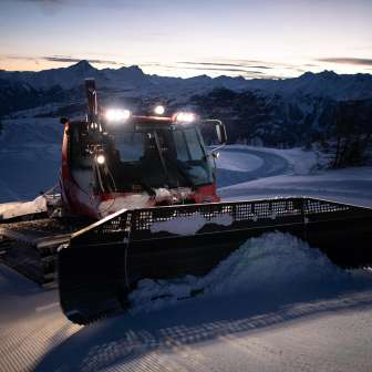 Drive the Pistenbully yourself in Feldis