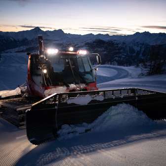 Drive the Pistenbully yourself in Feldis