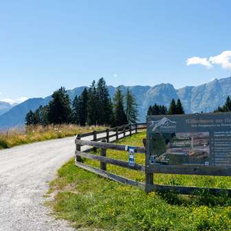Entrance to the parking space +plus+ Heinzenberg-Lescha