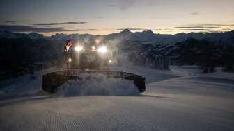 Drive the Pistenbully yourself in Feldis Drive the Pistenbully yourself in Feldis