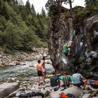 Bouldering in Magic Wood at Ragn da Ferrera