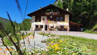 The Gasthaus Walserstuba in Cröt in Avers