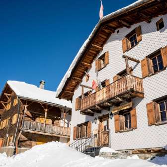 Gasthaus Alpenrose in winter