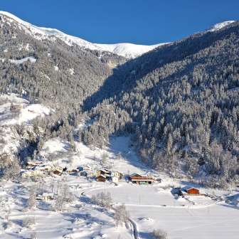 Reischen with Haselstein Castle in winter