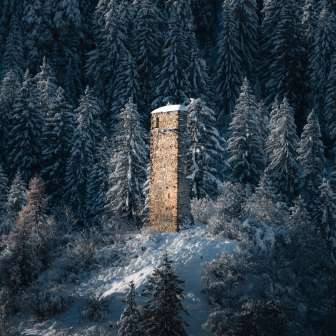 The ruins of Cagliatscha Castle in winter