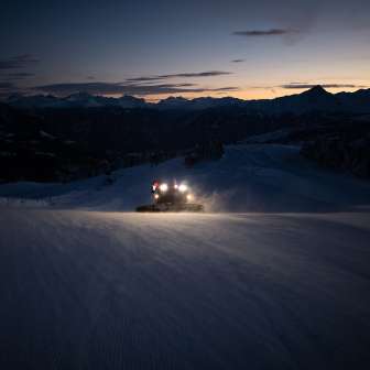 Drive the Pistenbully yourself in Feldis