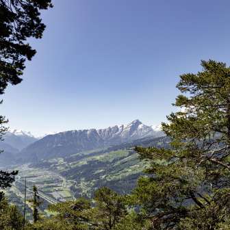 View of Thusis and Heinzenberg from the Thusisblick vantage point near Feldis