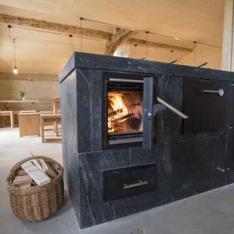 Cozy atmosphere in the Alpbeizli Alp Nurdagn