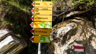 Signpost towards Avers