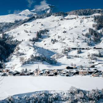 Donat with Schamserberg and Piz Beverin in winter