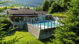 The indoor pool of the Mineralbad Andeer