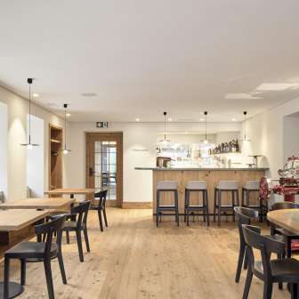Hotel Post Andeer Dining area of the pub